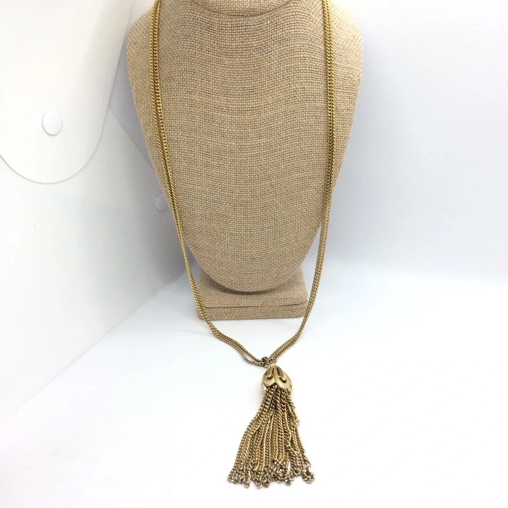 !!SOLD!! VINTAGE MONET TASSEL PENDANT SAUTOIR GOLD TONE LONG NECKLACE